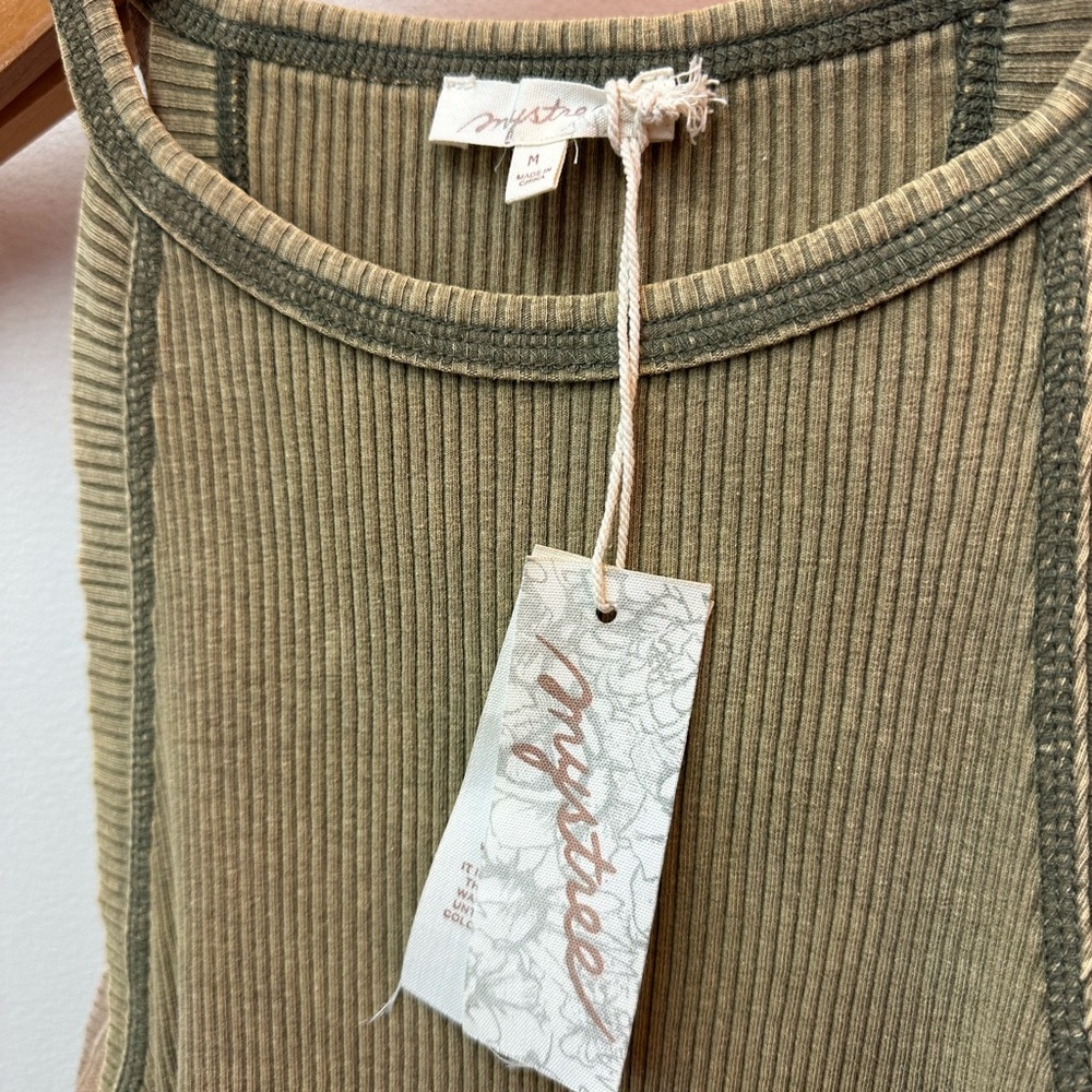 NEW! Bundle of 2 Mystree Ribbed Knit Tank Tops - Green and Tan - Picture 4 of 4